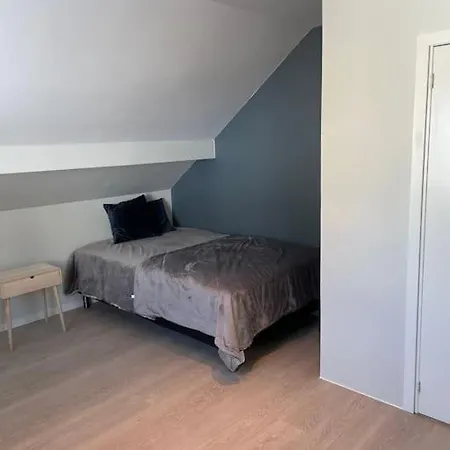 Sentral Toppleilighet Med Hoy Kvalitet * Harstad