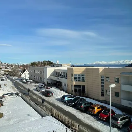 Sentral Toppleilighet Med Hoy Kvalitet Apartamento Harstad